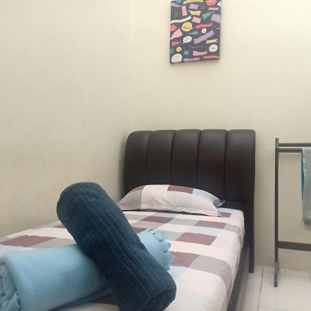 Kh Homestay Comfy N Calm เซอรีมันจุง ภายนอก รูปภาพ
