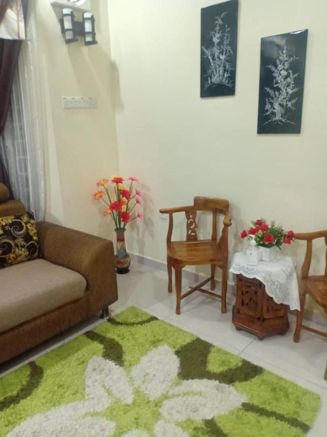 Kh Homestay Comfy N Calm เซอรีมันจุง ภายนอก รูปภาพ