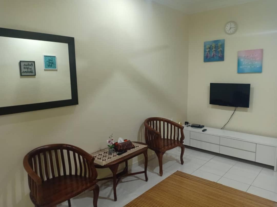 Kh Homestay Comfy N Calm เซอรีมันจุง ภายนอก รูปภาพ