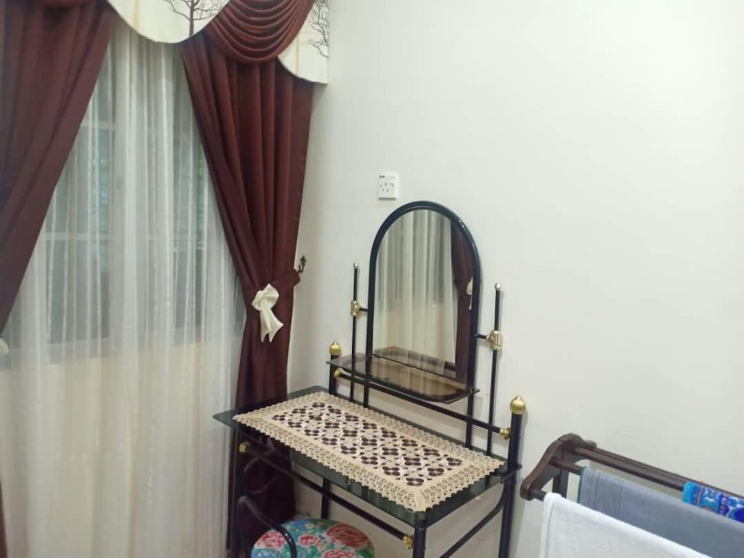 Kh Homestay Comfy N Calm เซอรีมันจุง ภายนอก รูปภาพ