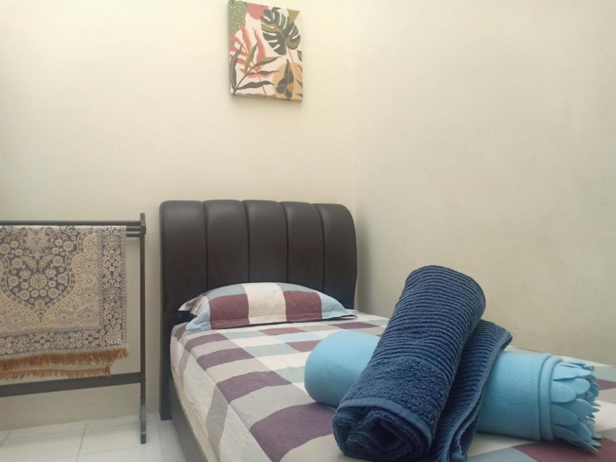 Kh Homestay Comfy N Calm เซอรีมันจุง ภายนอก รูปภาพ