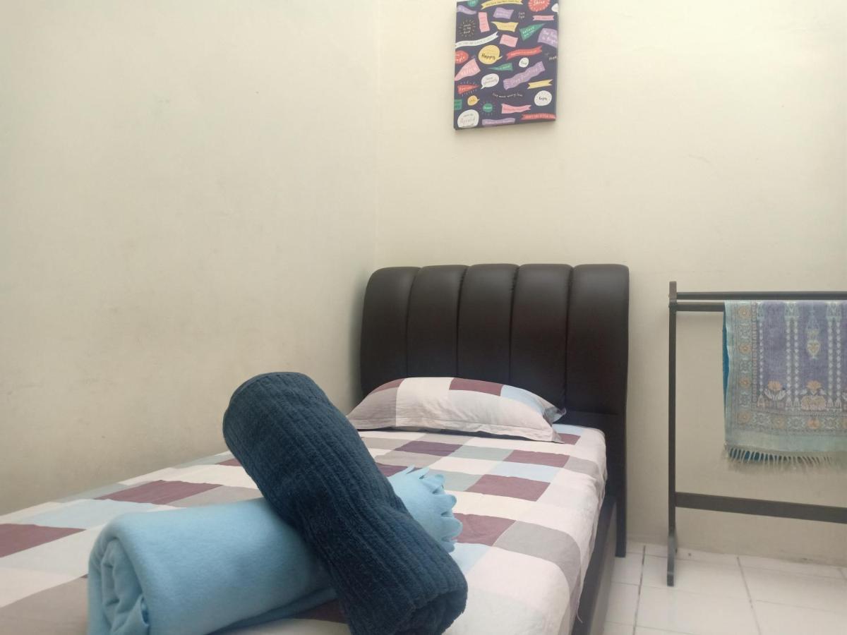 Kh Homestay Comfy N Calm เซอรีมันจุง ภายนอก รูปภาพ